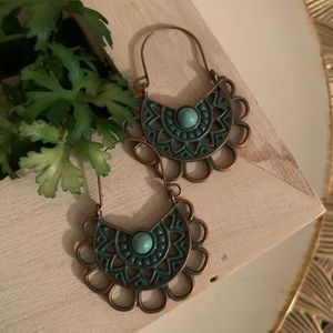 Gorgeous copper earrings with turquoise stone!